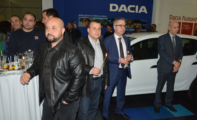 Коли номер 1 и 2 в България – Рено и Дачия, с официално представителство в Хасково