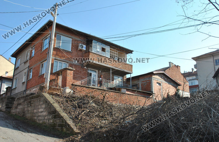 Опасното дърво днес вече го няма