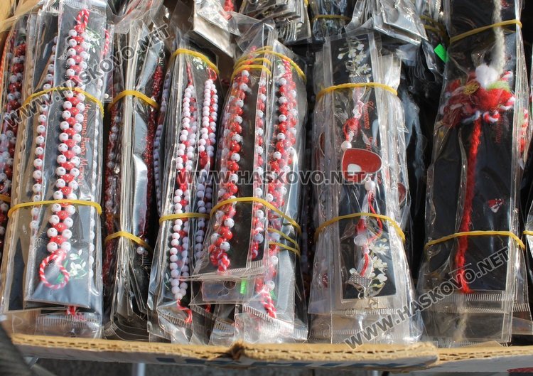 Първите търговци на мартеници се появиха в Димитровград