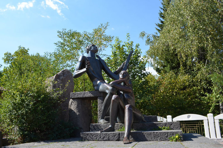 Един от културните символи на Смолян е скулптурата на Орфей и Евридика