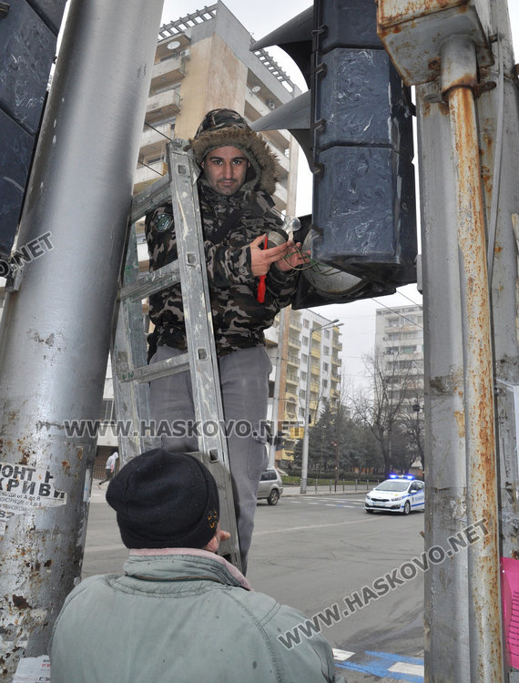 Две коли се блъснаха на кръстовище на неработещ светофар