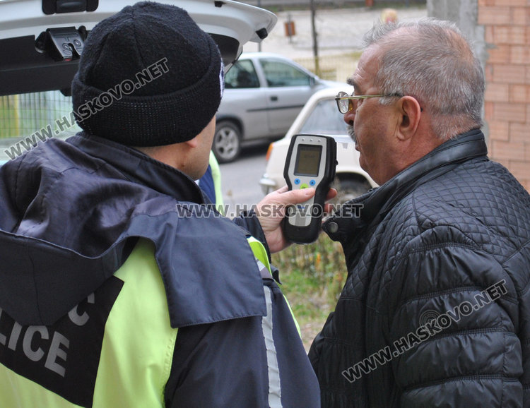 Рено се заби в паркирано Пежо и го потроши 