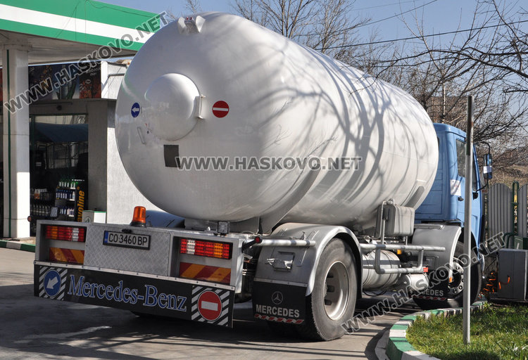 Митничари, данъчни и полицаи нахлуха в бензиностанция в Хасково