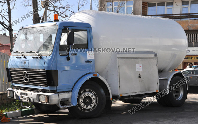 Митничари, данъчни и полицаи нахлуха в бензиностанция в Хасково