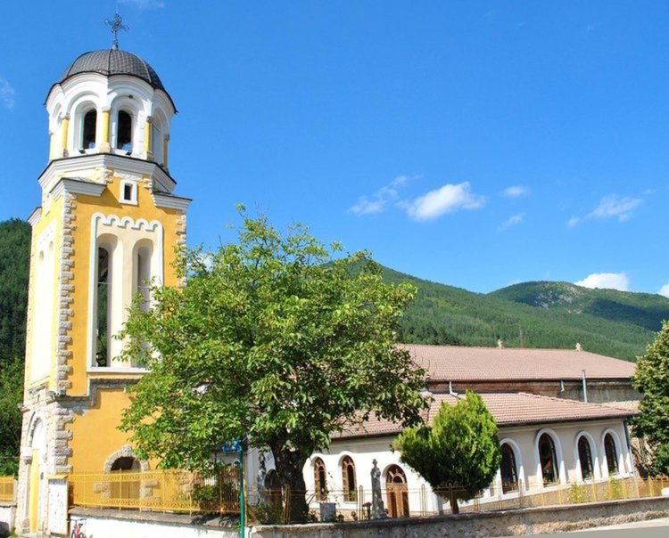 Църква-легенда в Смолян чества храмов празник
