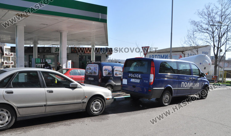 Митничари, данъчни и полицаи нахлуха в бензиностанция в Хасково