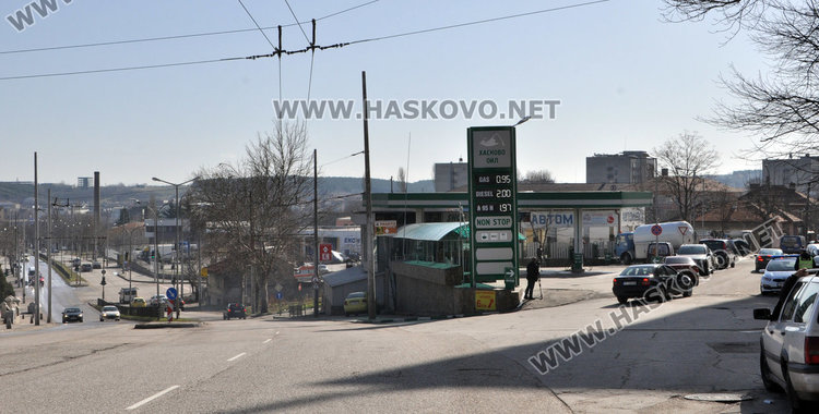 Митничари, данъчни и полицаи нахлуха в бензиностанция в Хасково