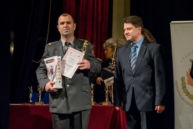 Младши инспектор Бисер Петров е сред наградените в националния конкурс „Пожарникар на годината”