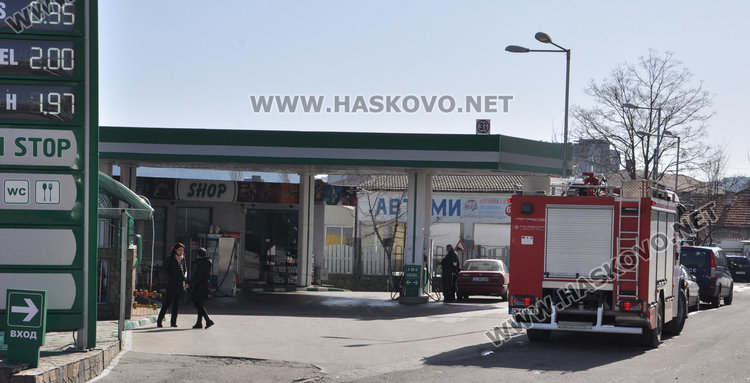 Митничари, данъчни и полицаи нахлуха в бензиностанция в Хасково