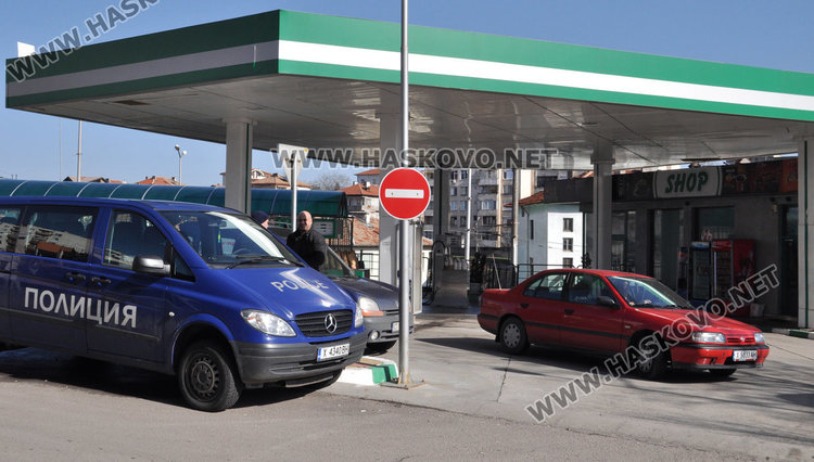 Митничари, данъчни и полицаи нахлуха в бензиностанция в Хасково