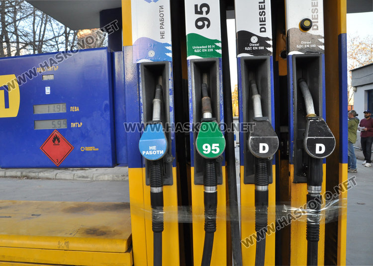 Данъчните запечатаха още една бензиностанция в Хасково