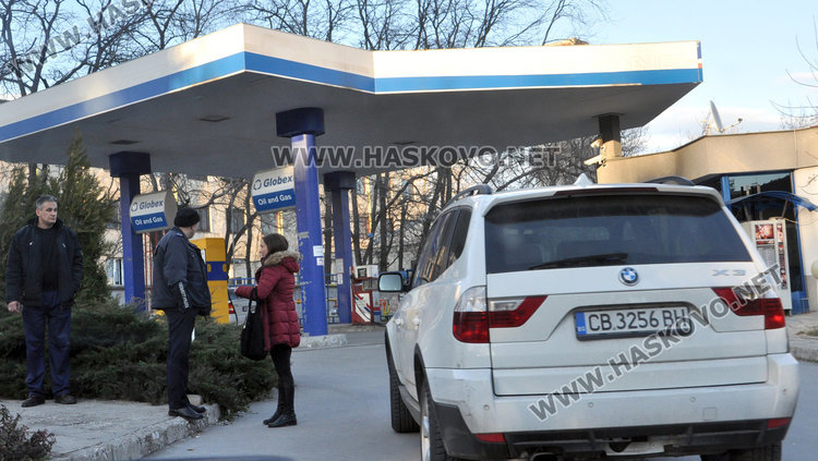 Данъчните запечатаха още една бензиностанция в Хасково