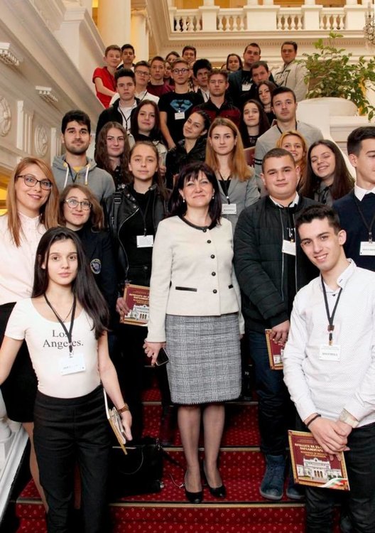 Цвета Караянчева посрещна повече от четиридесет млади кърджалийци в Народното събрание