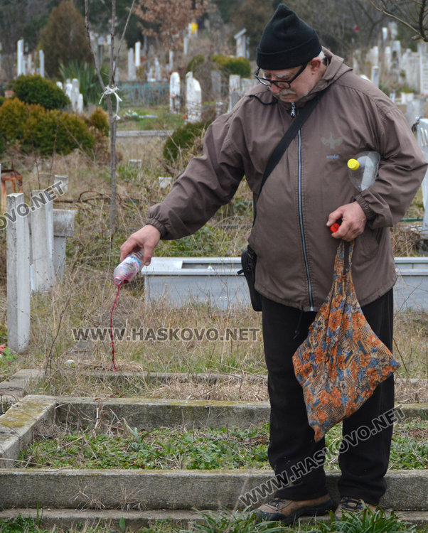Хасковлии с почит към мъртвите на Голяма Задушница