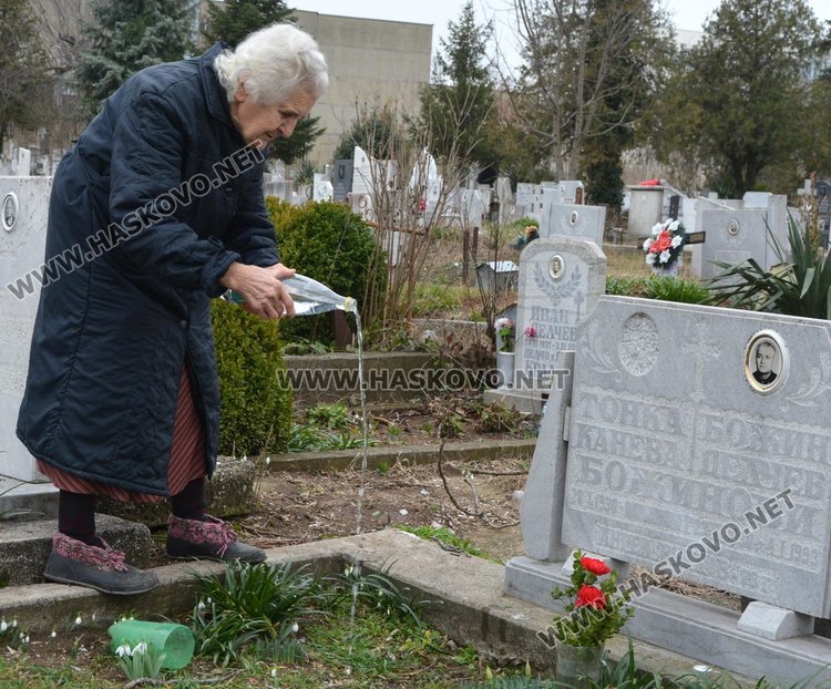 Хасковлии с почит към мъртвите на Голяма Задушница