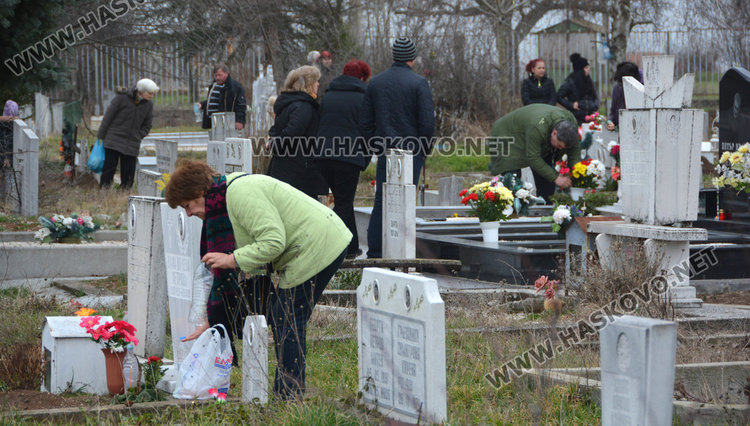 Хасковлии с почит към мъртвите на Голяма Задушница
