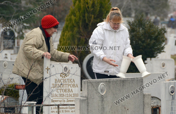 Хасковлии с почит към мъртвите на Голяма Задушница