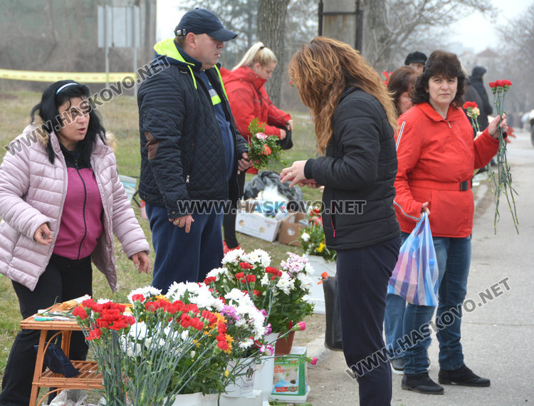 Хасковлии с почит към мъртвите на Голяма Задушница
