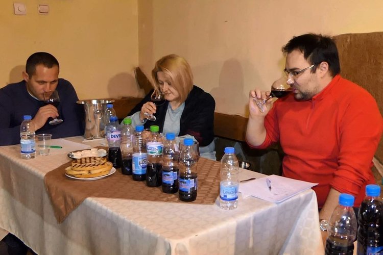 Наградиха майсторите на виното в Дълбок извор и Първомай