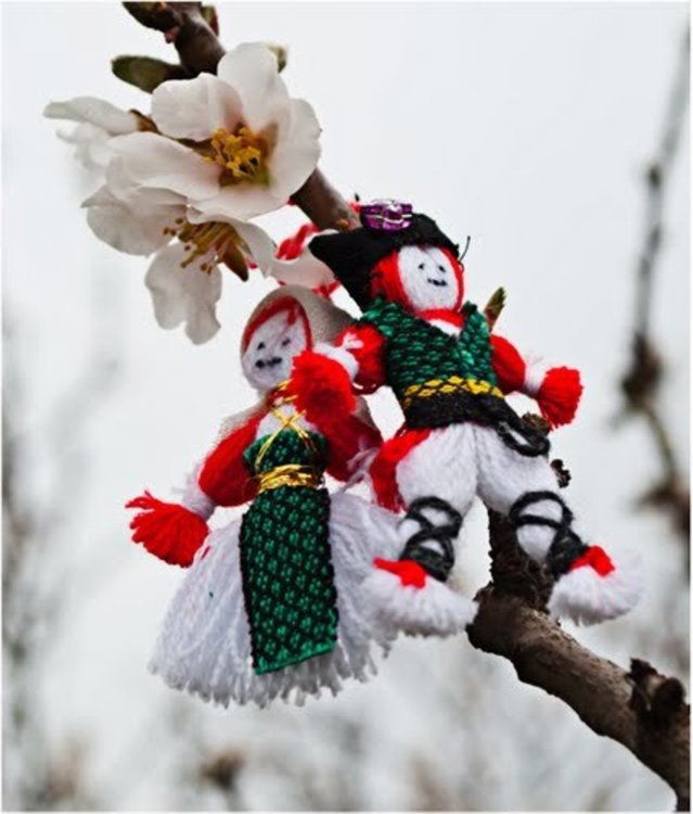 Кичат дърво със 104 мартеници в Кирково