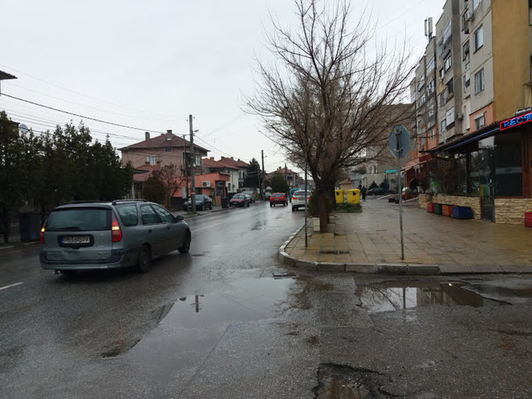 Неизвестен премахна знака „Забранено спирането“ пред „Хипнозата“