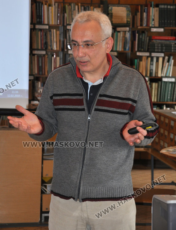 Безплатни уроци за пенсионери в библиотеката как се сърфира в интернет