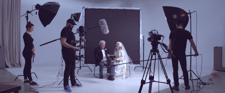 "Timeless". Една песен с поздрав за 14 февруари (видео)