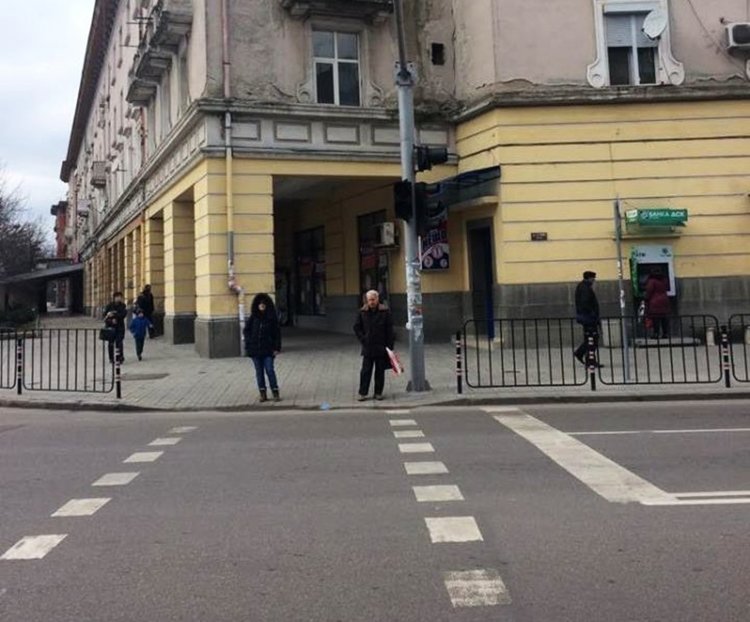 За проблем с два от светофарите на бул."Трети март" сигнализират граждани