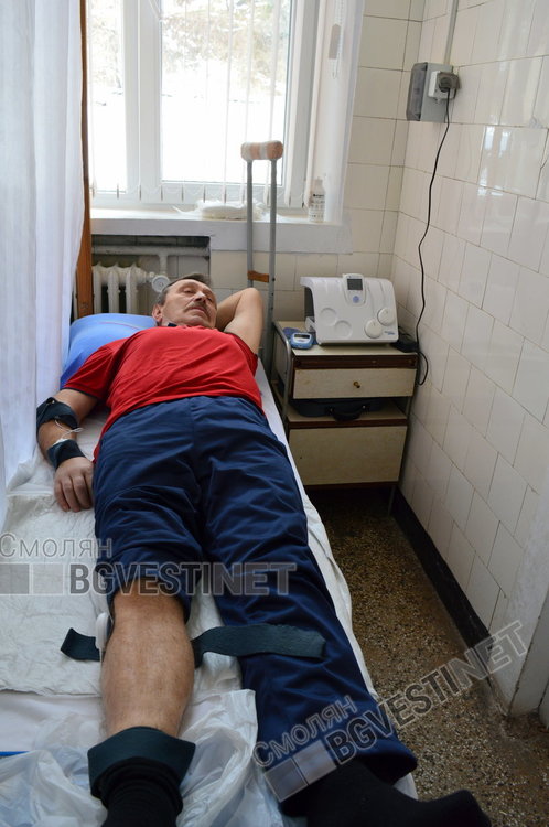 Симеон Симеонов е от Рудозем, разказа,че дошъл за пръв път на инвалидна количка след прекаран инсулт, а сега идва сам, макар и  с патерица