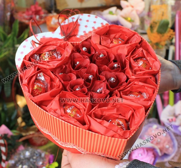 Търсят букети от бонбони за любимия за Св.Валентин