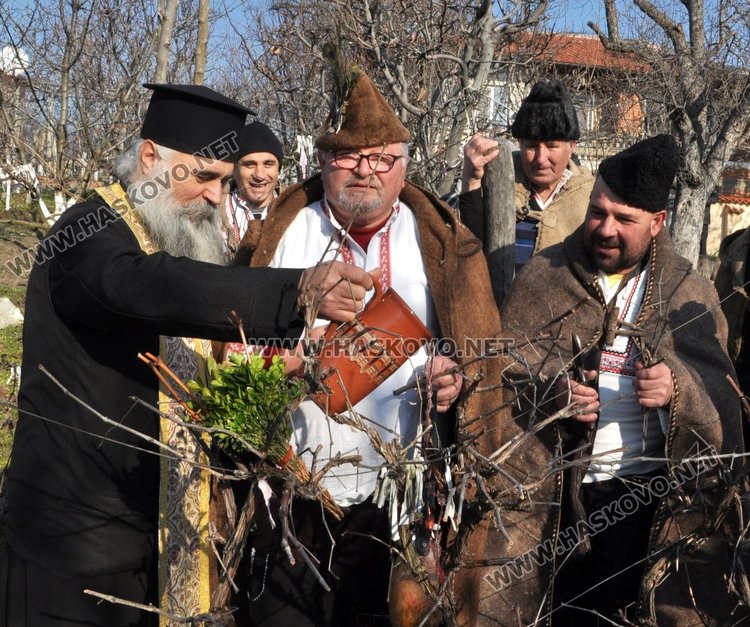 На 1 февруари празнуваха Трифон Зарезан в Голямо Асеново, снимка -архив