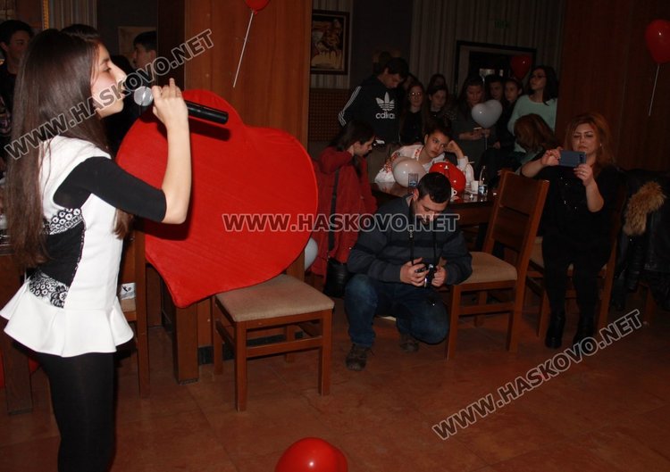 Три двойки участваха в празник, посветен на Св.Валентин в Димитровград