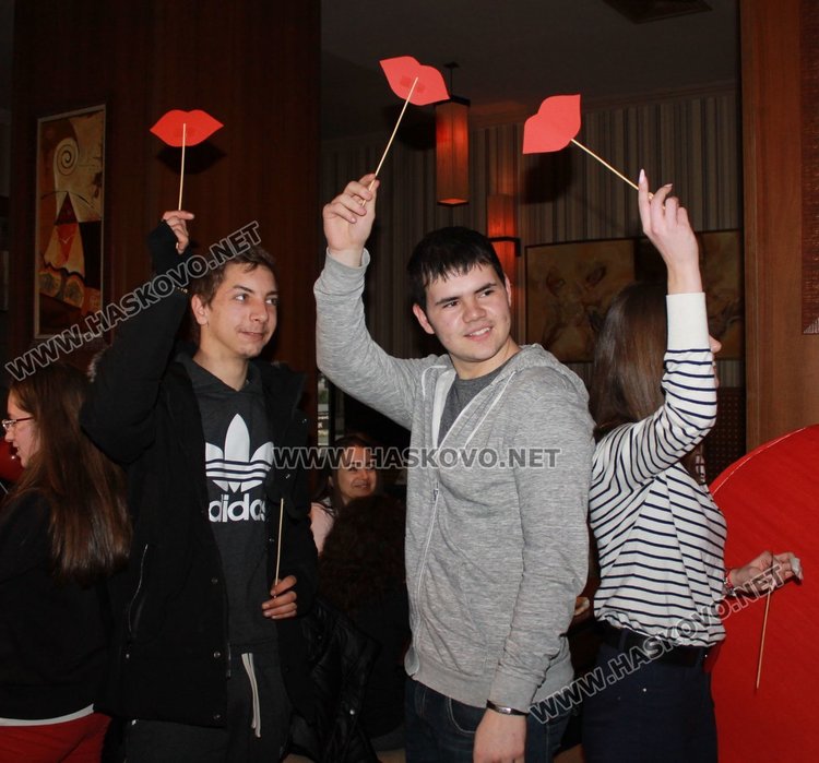 Три двойки участваха в празник, посветен на Св.Валентин в Димитровград