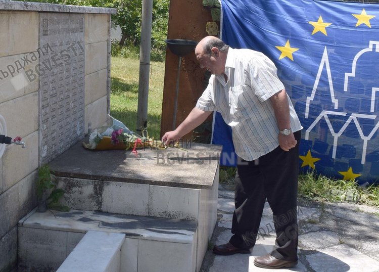 Златко Колачев се прекланя пред героите