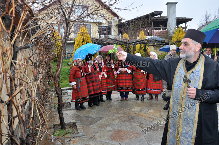 В Добрич почетоха Трифон Зарезан като национален празник