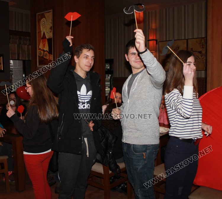 Три двойки участваха в празник, посветен на Св.Валентин в Димитровград