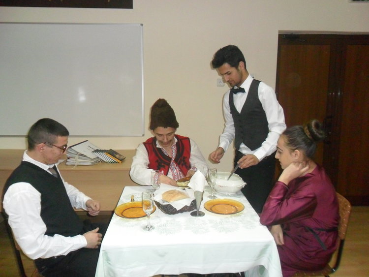 Отбелязват седмица на патронния празник в Професионалната гимназия по туризъм