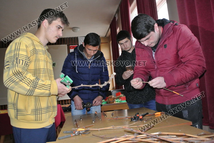 Двама десетокласници представят Хасково в състезанието "Млад фермер" в Садово