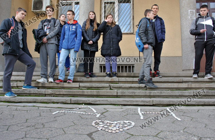 Съученици на Никол и Даяна искат справедлив процес за смъртта им