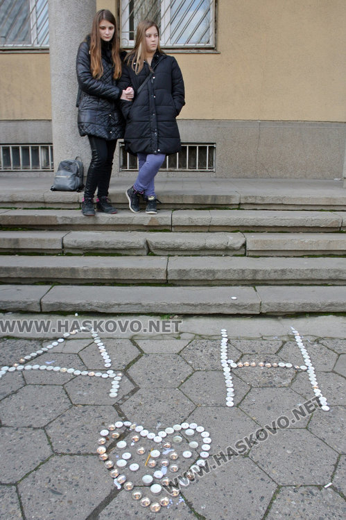 Съученици на Никол и Даяна искат справедлив процес за смъртта им
