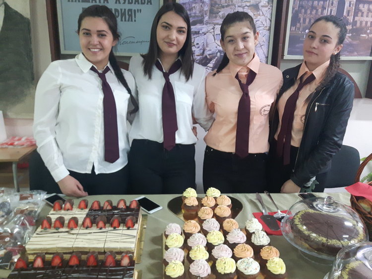 Сладки изкушения в деня на влюбените в  ПГ по туризъм