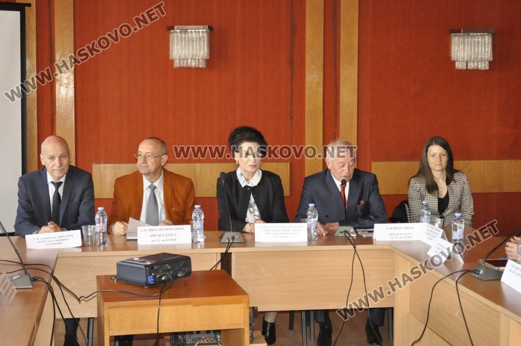 Подкрепа на работещите над 55 години поиска кметът на Минерални бани