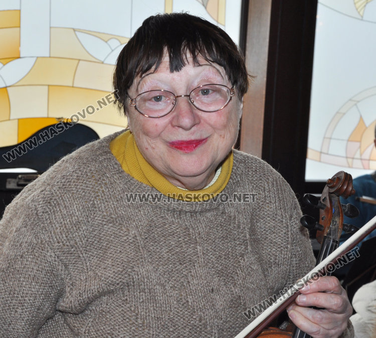 Елка Софтова отпразнува рождения си ден на репетиция