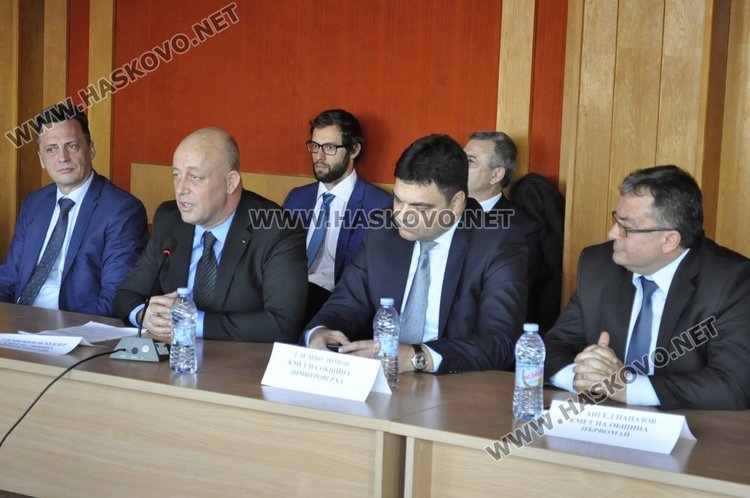 Подкрепа на работещите над 55 години поиска кметът на Минерални бани