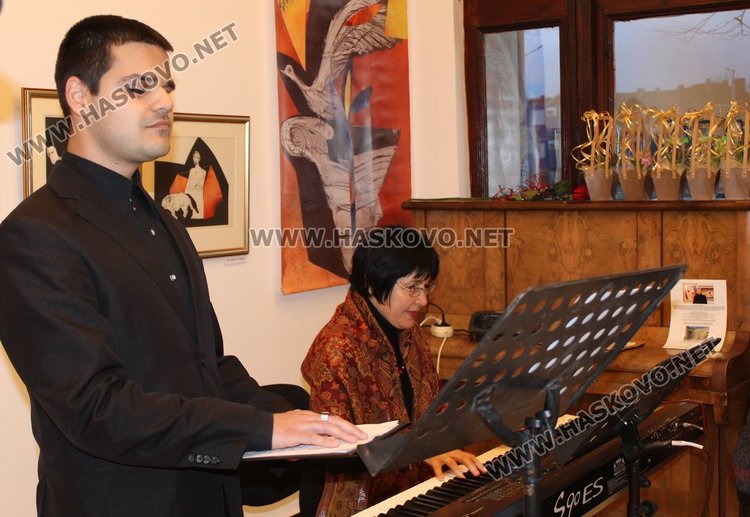 Димитровградчанин представи графични колажи от 80-те години