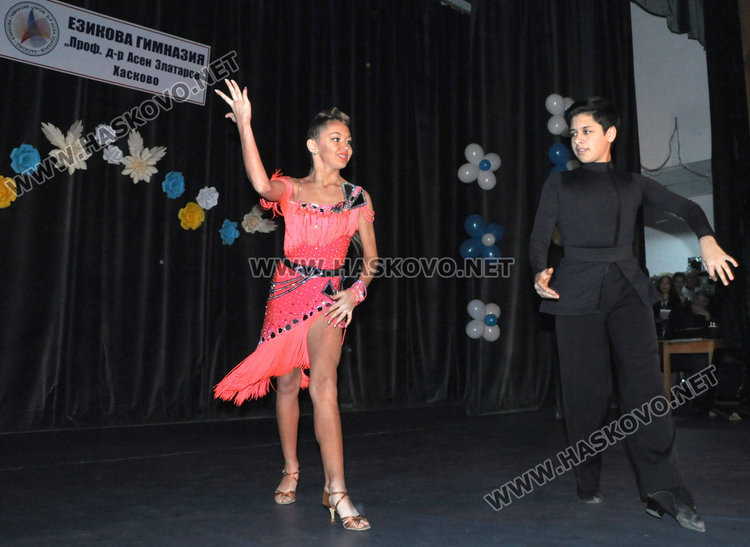 Езиковата почете патрона си, единадесетокласник става ученик на годината