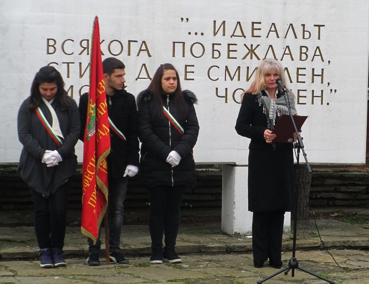 Професионалната гимназия "Проф.д-р Асен Златаров" чества своя патрон днес