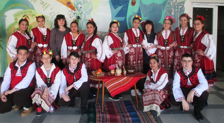 Професионалната гимназия "Проф.д-р Асен Златаров" чества своя патрон днес