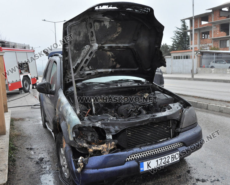 Джип Мерцедес пламна в движение на Кърджалийска