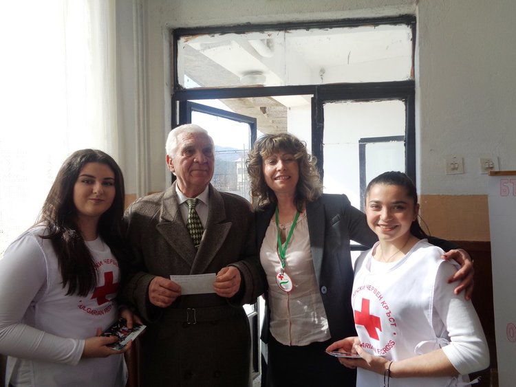 Млади червенокръстци в Джебел с голямо сърце
